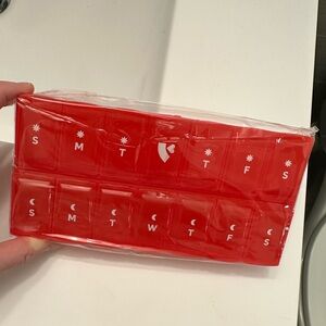 **NWT** Love Wellness pill organizer